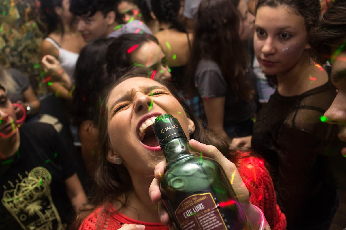 alcol giovani binge drinking