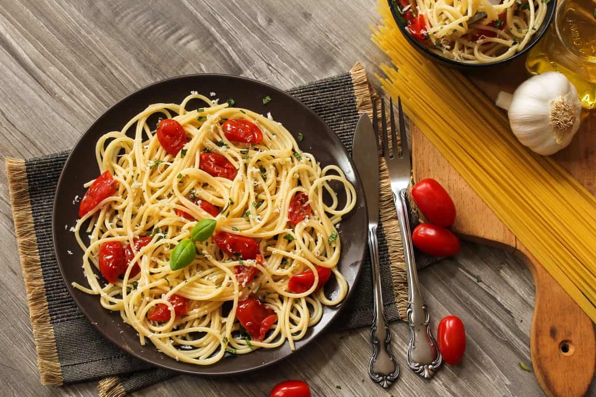 ricette spaghetti aglio crudo