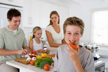 bambini frutta verdura famiglia