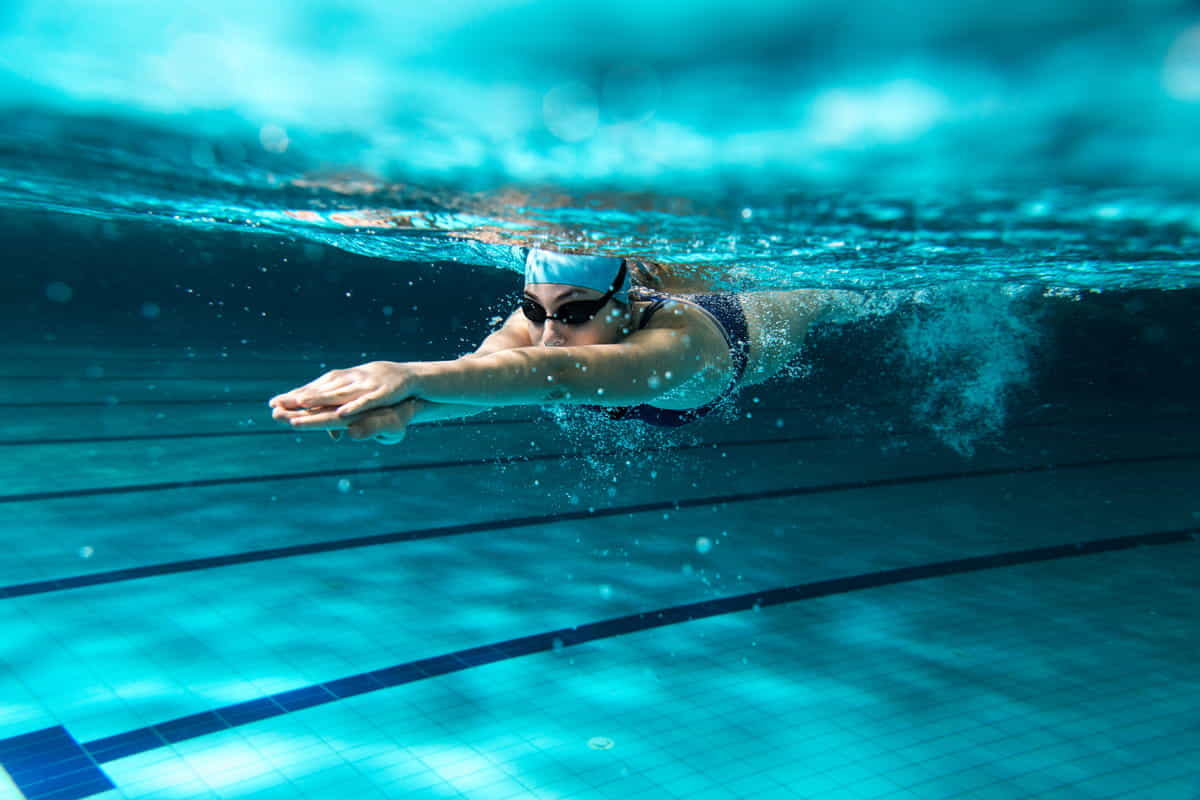 nuoto danni schiena