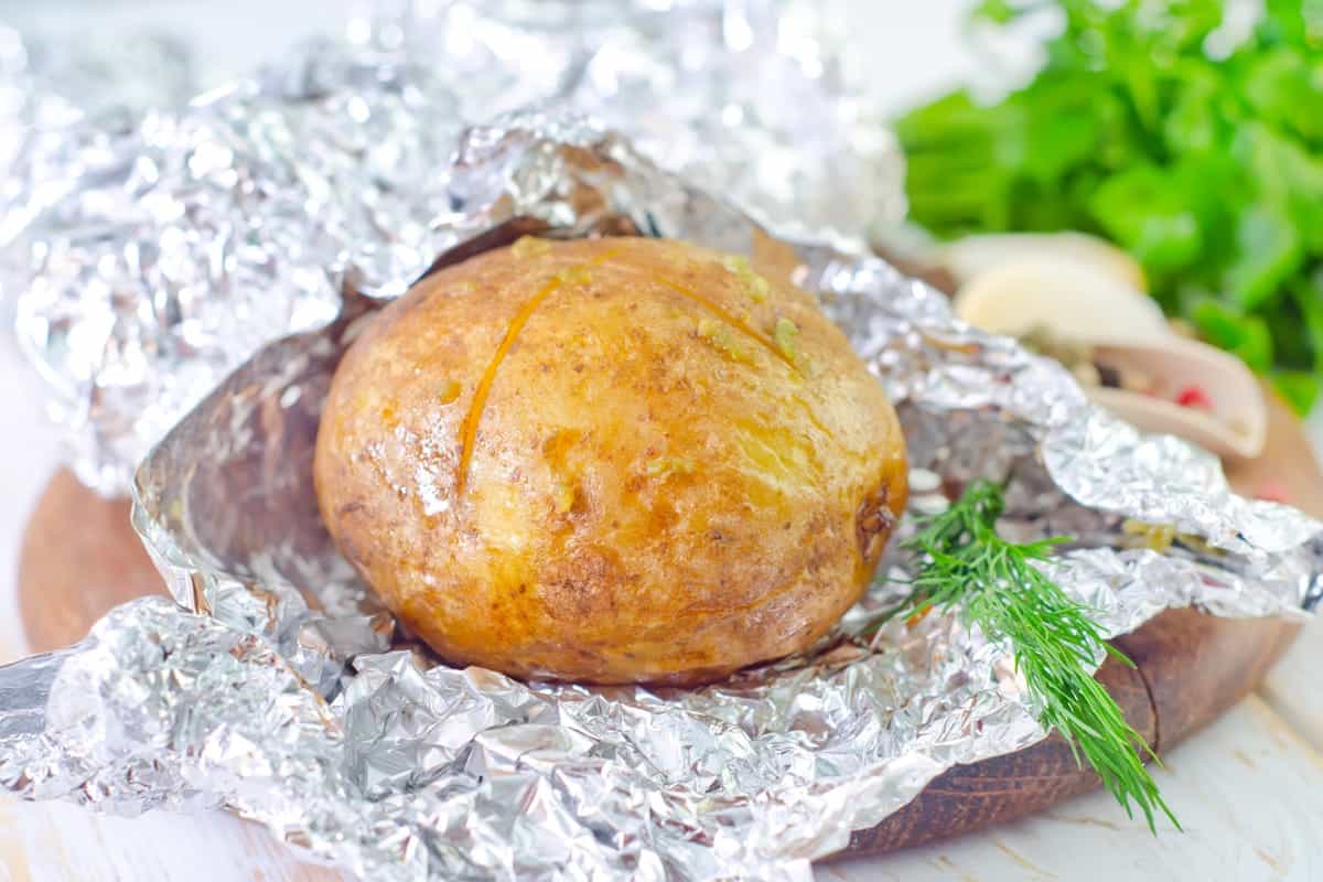 patate al forno con buccia al cartoccio