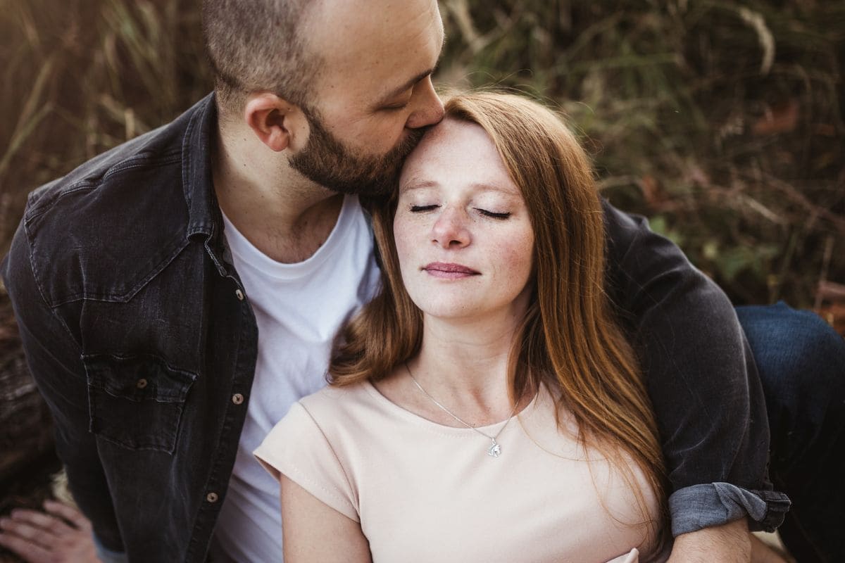 Cosa significa un bacio sulla testa