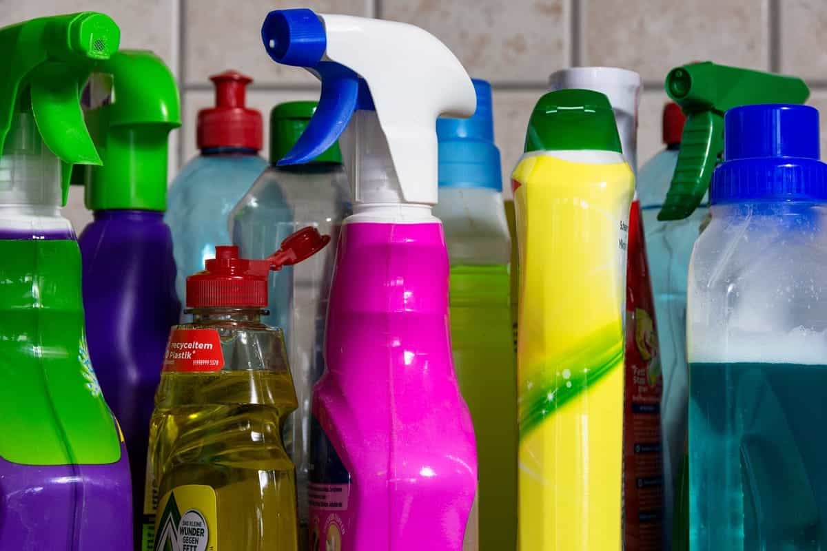 8 prodotti per la pulizia che non dovresti mai mescolare