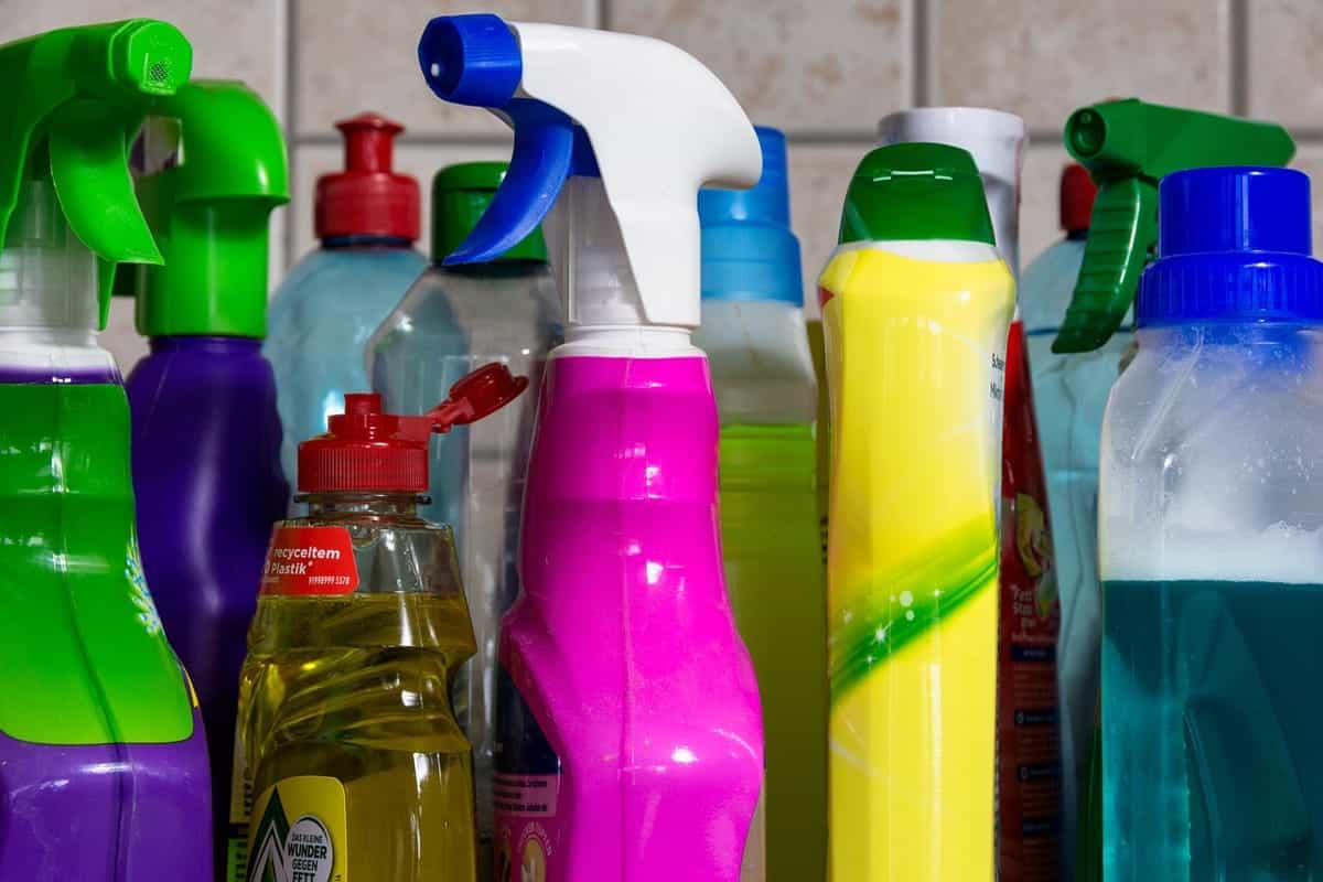 8 prodotti per la pulizia che non dovresti mai mescolare