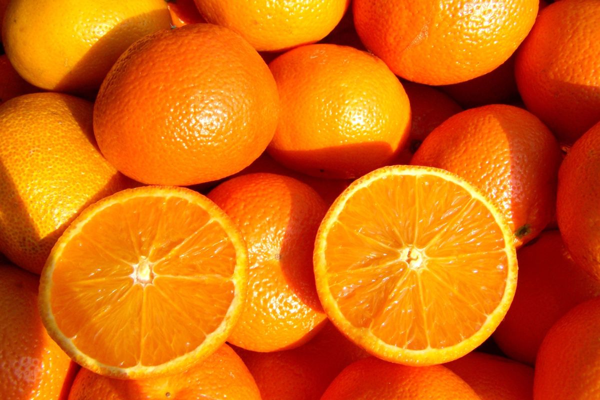 Quanta vitamina C c'è in un arancia?