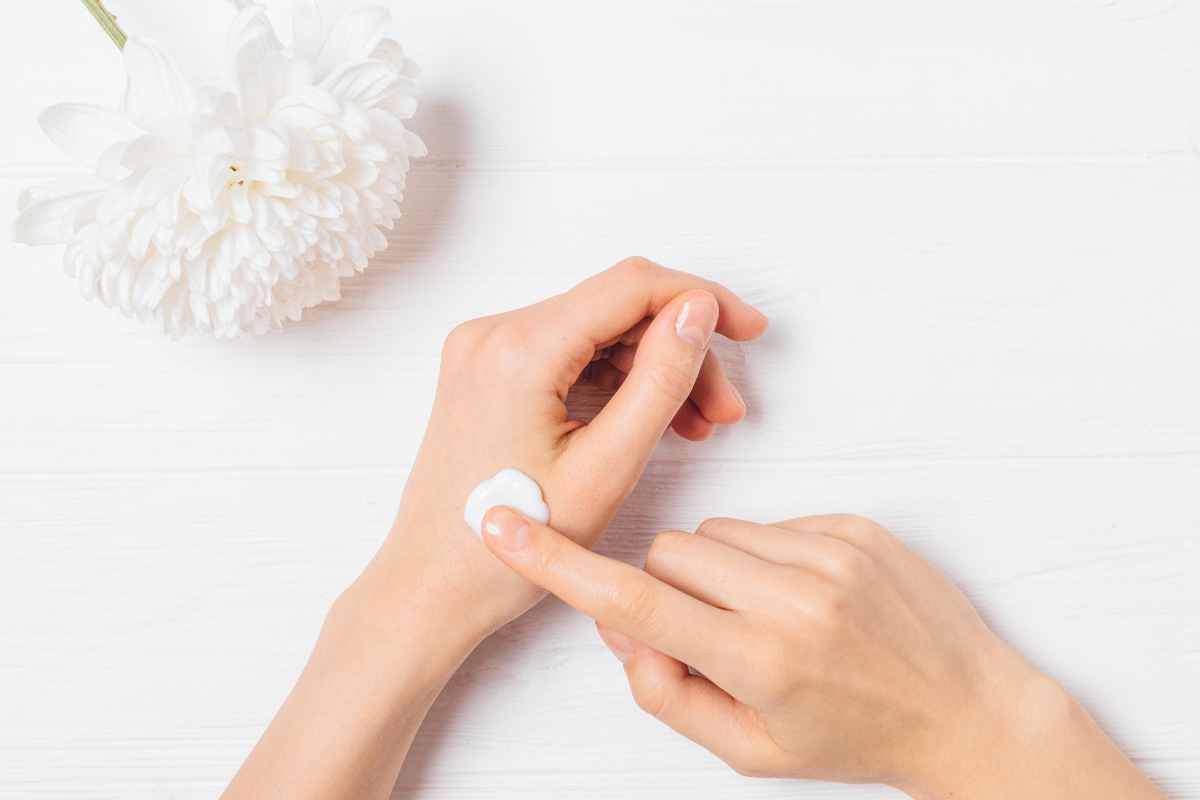 Si può usare una crema per le mani scaduta?