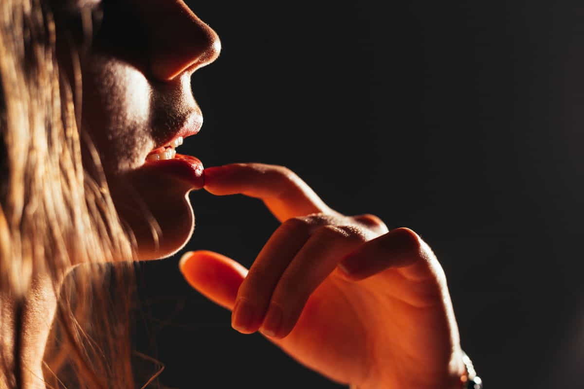 toccarsi la bocca significato