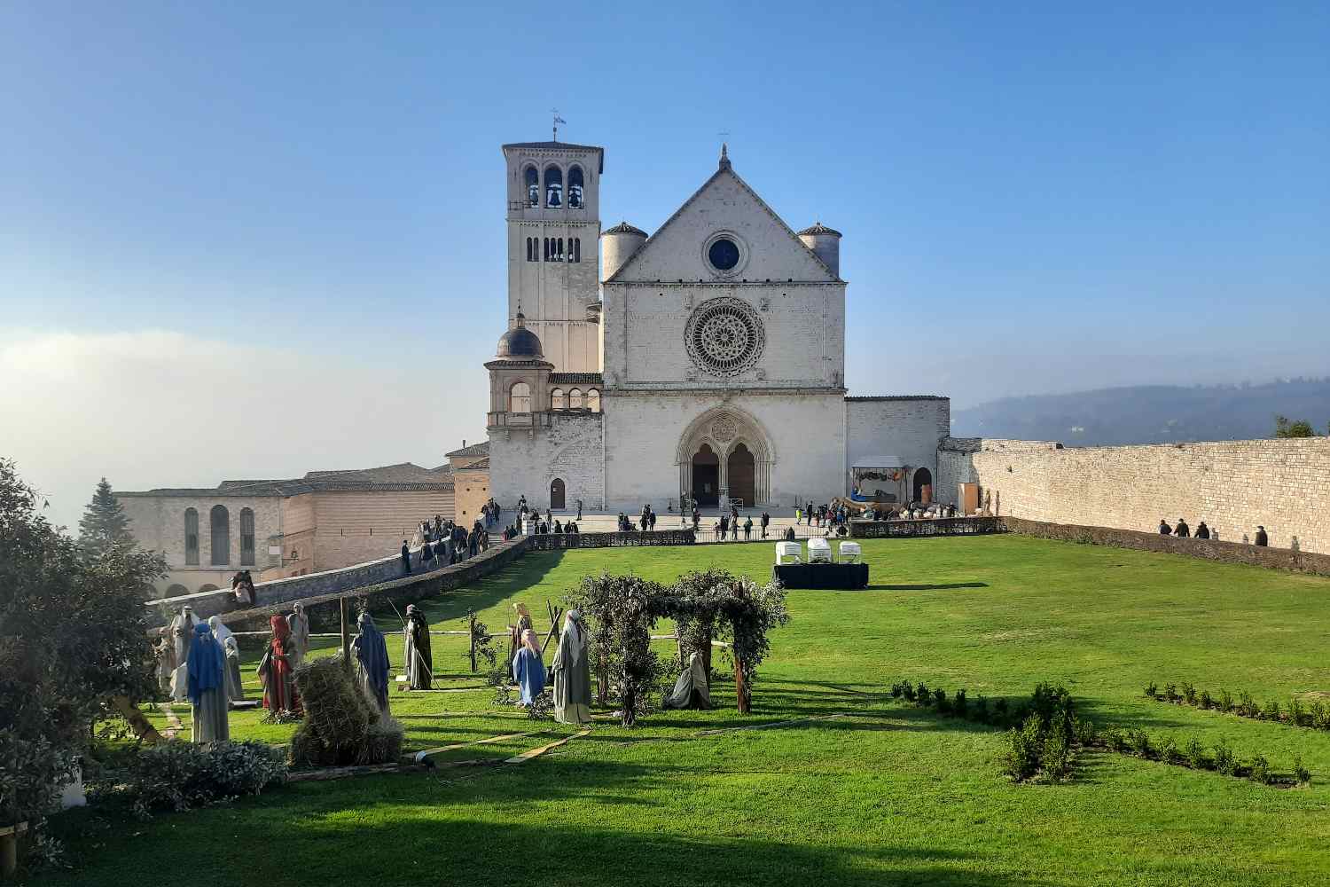 Il mio viaggio ad Assisi, nel cuore spirituale dell’Umbria: un itinerario emozionante tra storia e arte nei luoghi più suggestivi della città, dalla Basilica di San Francesco alla Rocca Maggiore
