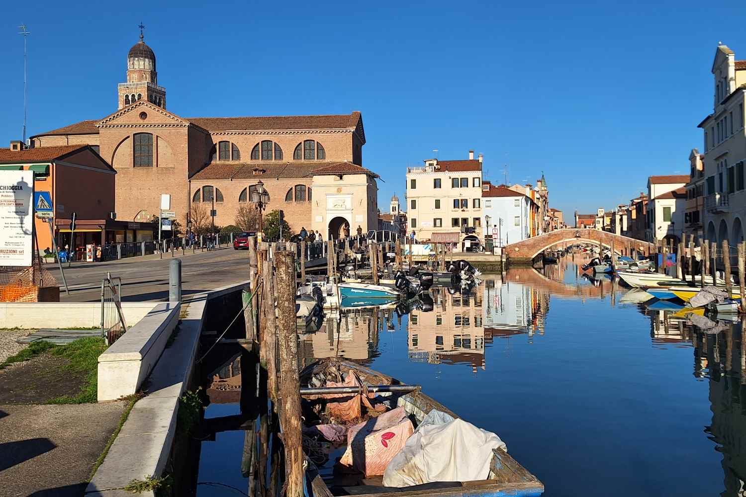 Il mio viaggio a Chioggia tra canali, ponti e palazzi: cosa vedere in un giorno nella Piccola Venezia tra centro storico, chiese e la spiaggia di Sottomarina