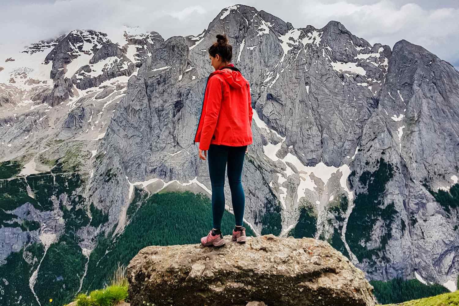 donna sola in montagna