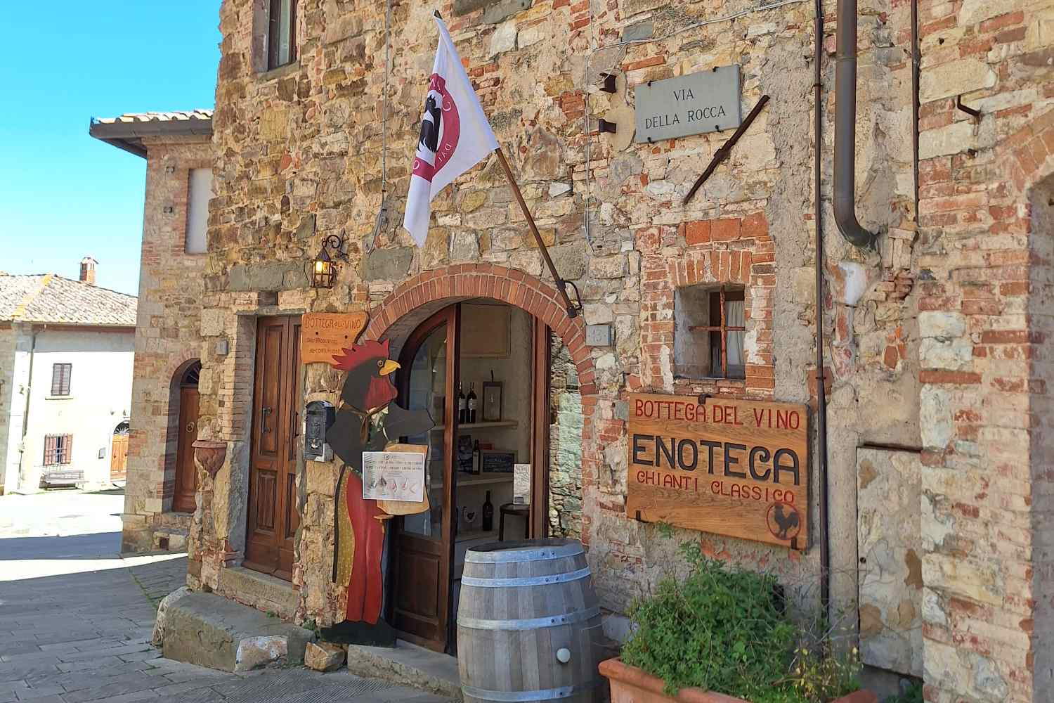 Itinerario nel Chianti Classico tra Castellina, Greve e Gaiole: cosa vedere tra borghi medievali, piazze storiche e strade panoramiche nel cuore della Toscana più autentica