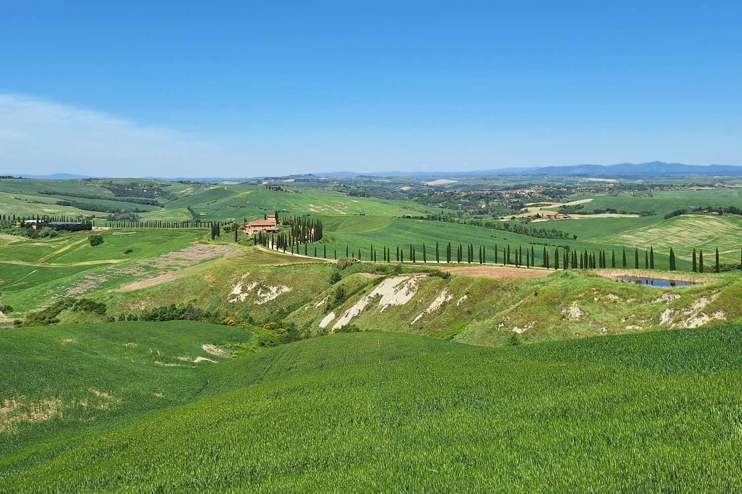 Il mio viaggio tra le Crete Senesi visitando Asciano, Buonconvento e Rapolano Terme prima di concederci qualche chilometro sulla Via Francigena tra i panorami mozzafiato del cuore della Toscana