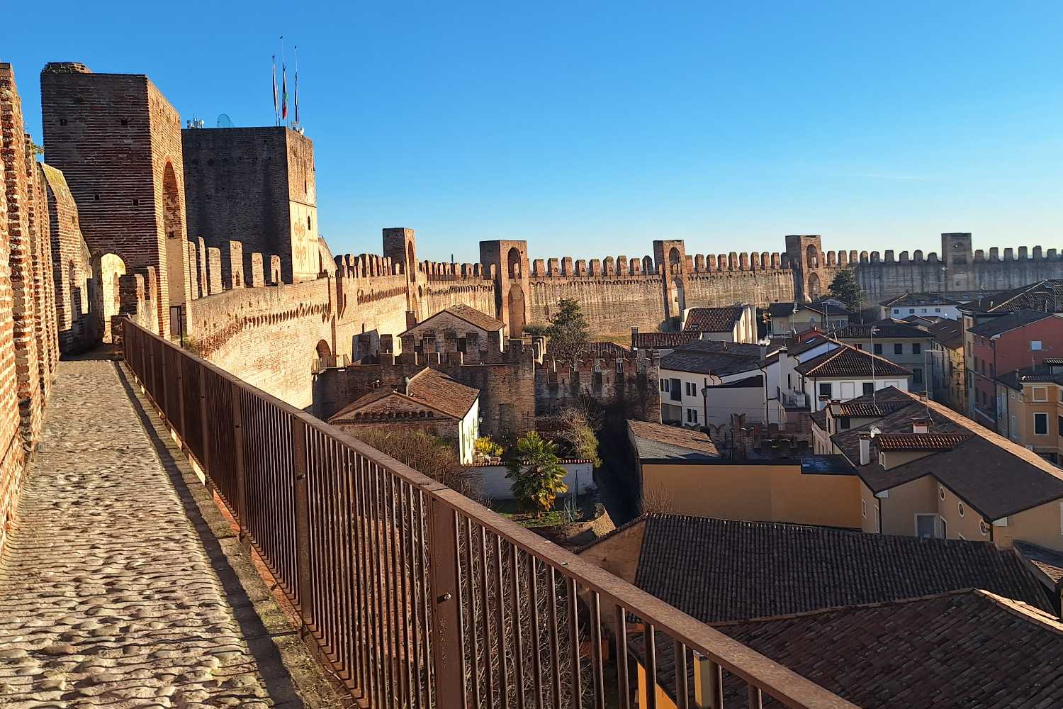 Abbiamo visitato Cittadella, la città murata del Veneto famosa per il Camminamento di Ronda: un itinerario unico in Europa tra torri, porte medievali e viste spettacolari