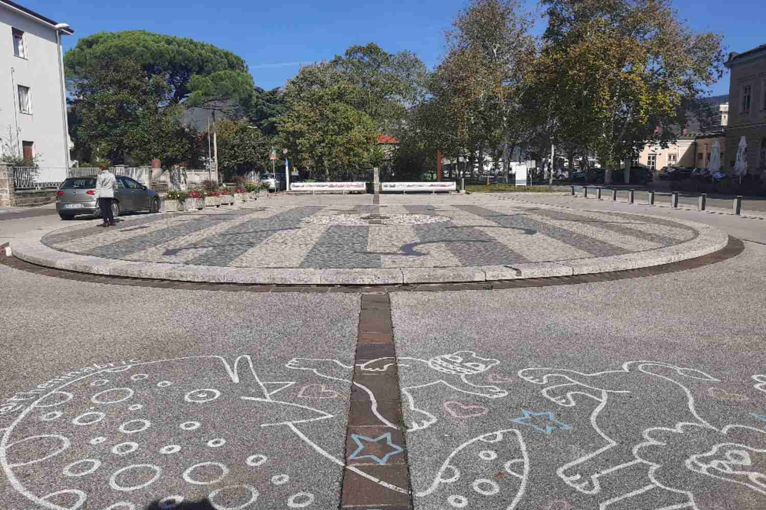Dal Muro alla Piazza Transalpina: abbiamo pedalato tra Gorizia e Nuova Gorica, tra Italia e Slovenia scoprendo un confine che oggi non c’è più ed è simbolo di un’Europa unita