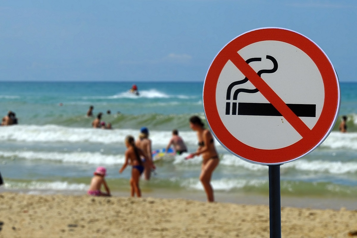 Dal 16 maggio al 20 settembre stop al fumo sulle spiagge di Rimini: vietate anche le sigarette elettroniche. Multe fino a 500 euro per i trasgressori