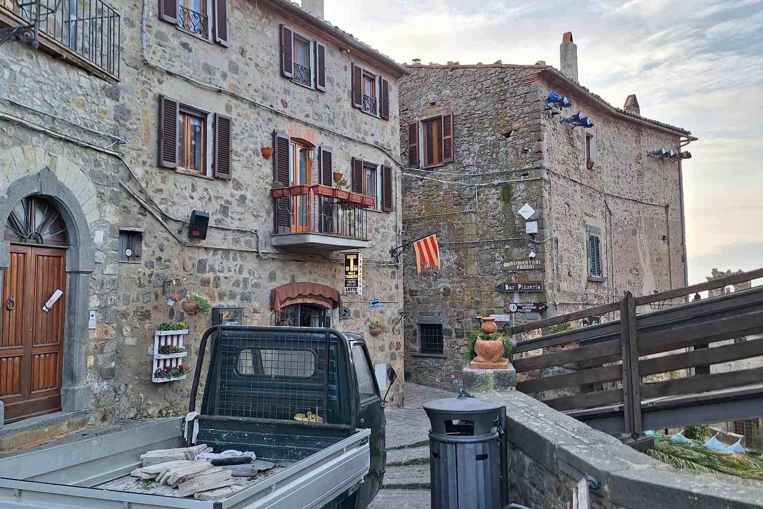 Il racconto del nostro viaggio a Bolsena nella Tuscia viterbese: un meraviglioso borgo medievale affacciato sul lago vulcanico più grande d’Europa