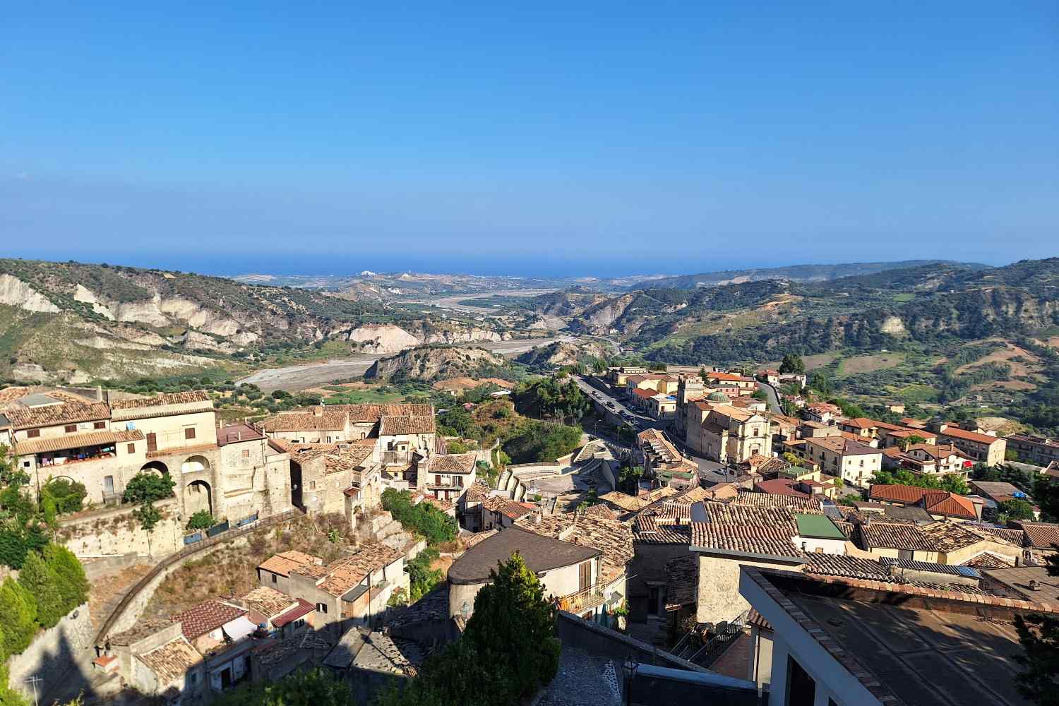 Cosa vedere a Stilo: il nostro viaggio nel borgo bizantino calabrese tra la celebre Cattolica, i luoghi di Tommaso Campanella e il bellissimo Castello Normanno  