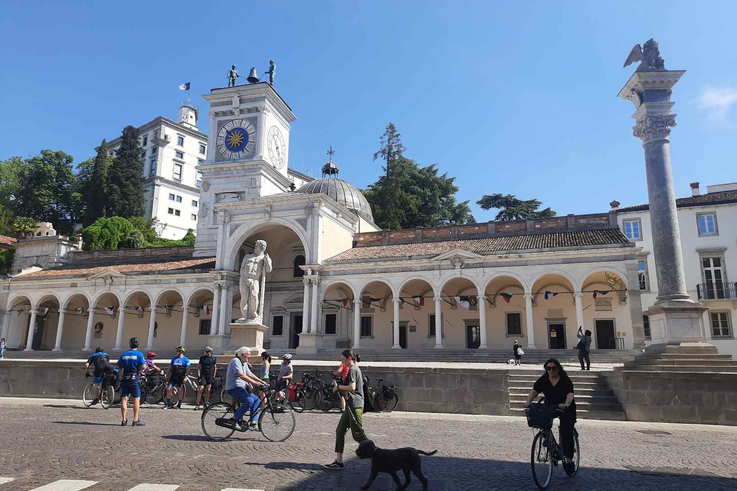 Cosa vedere a Udine, una delle perle del Friuli che si contraddistingue per la sua eleganza: tra Piazza della Libertà, il Castello, le opere di Giambattista Tiepolo e la vita tra i portici di Piazza Matteotti