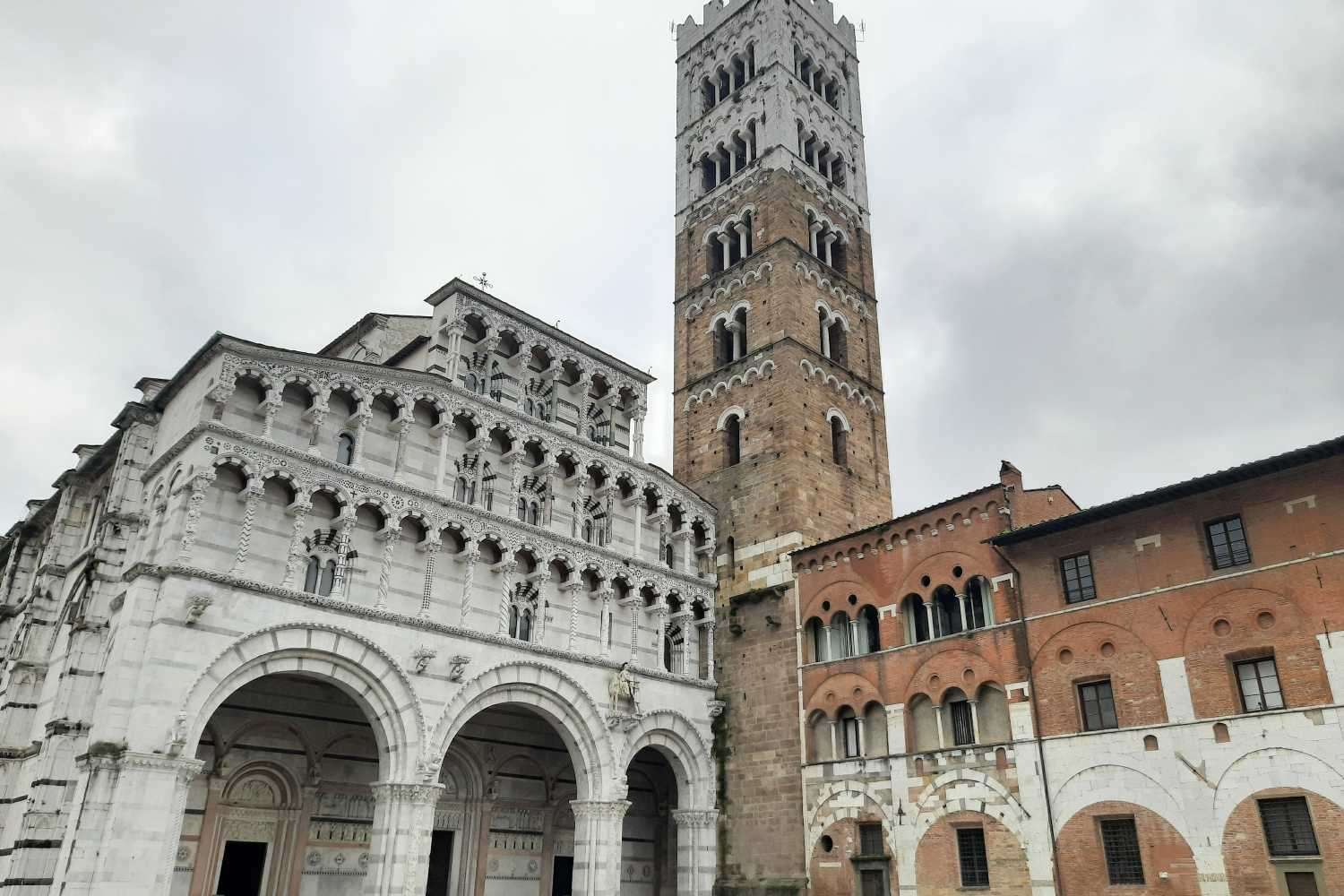 Il nostro viaggio nel cuore di Lucca tra le storiche mura, la leggendaria Torre Guinigi e i segreti del Duomo alla scoperta della Toscana più autentica e nascosta